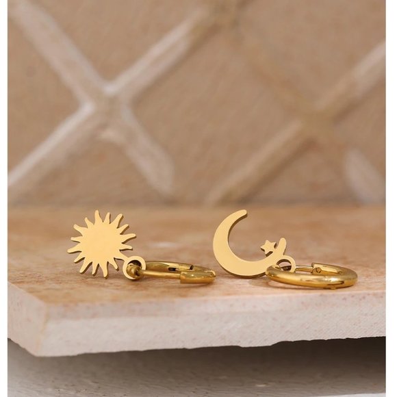 New 18K Gold Plated Diamond Moon Star Huggie Hoop Earrings - Picture 8 of 9